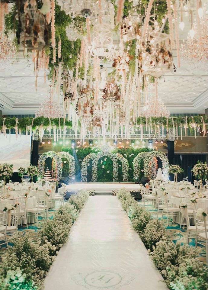 Không gian tiệc cưới đẹp như mơ của dàn sao Vbiz 2019